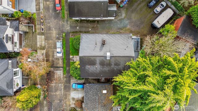 1425 Palm Avenue SW, Seattle, WA 98116