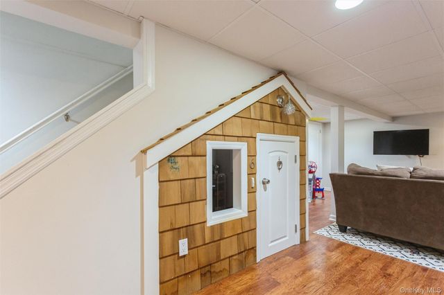 6 Newkirk Avenue, East Rockaway, NY 11518