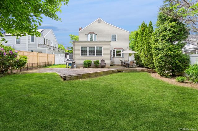 6 Newkirk Avenue, East Rockaway, NY 11518