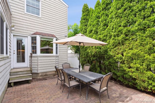 6 Newkirk Avenue, East Rockaway, NY 11518