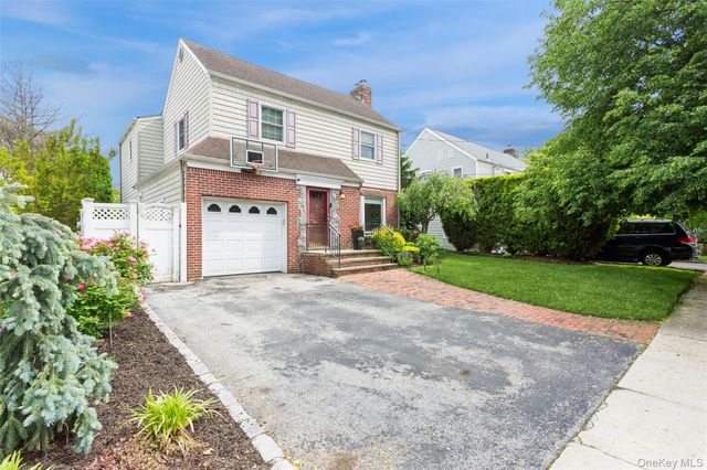 6 Newkirk Avenue, East Rockaway, NY 11518