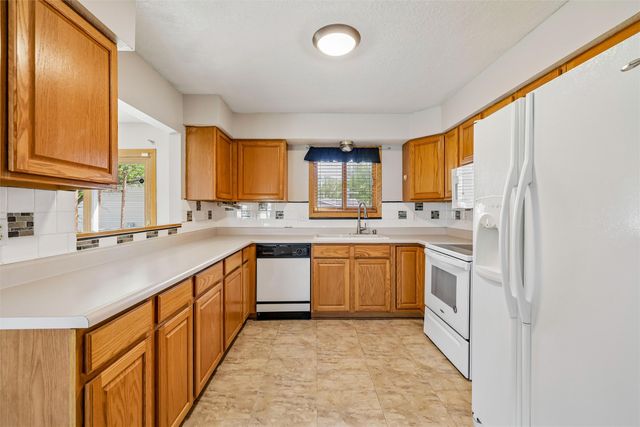 2814 SE Peachtree Drive, Ankeny, IA 50021