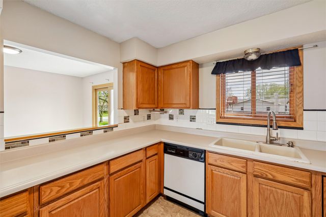 2814 SE Peachtree Drive, Ankeny, IA 50021