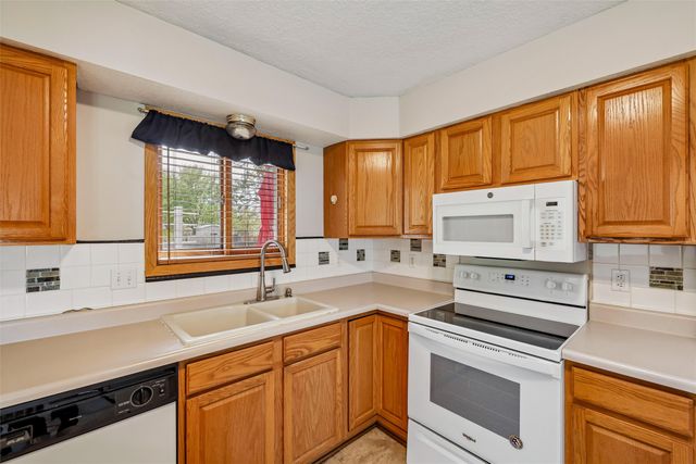 2814 SE Peachtree Drive, Ankeny, IA 50021