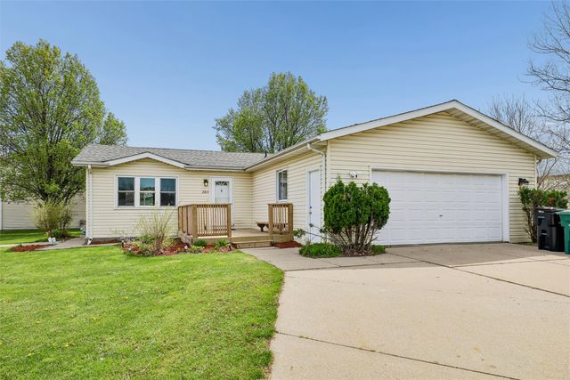 2814 SE Peachtree Drive, Ankeny, IA 50021