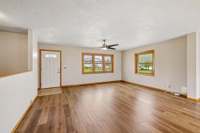 2814 SE Peachtree Drive, Ankeny, IA 50021