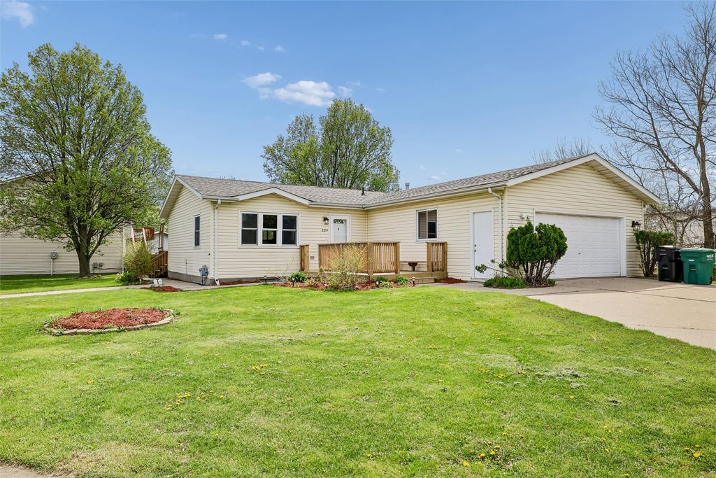 2814 SE Peachtree Drive, Ankeny, IA 50021