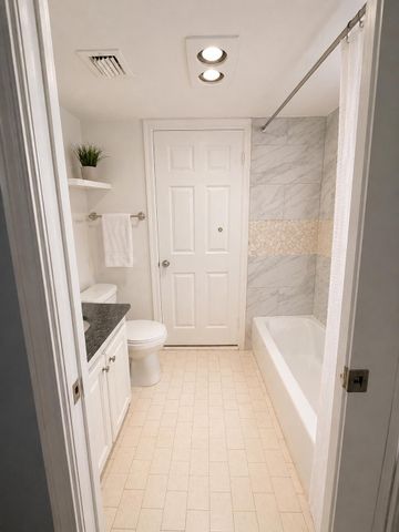 5917 Vía Vermilya 406, Atlantis, FL 33462