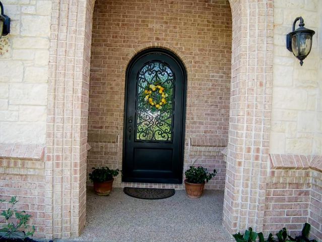 2310 Castle Creek Drive, Mansfield, TX 76063