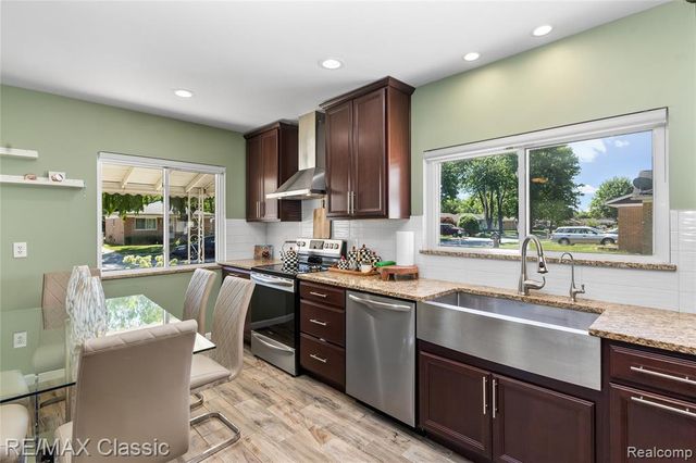 32417 Linderman Avenue, Warren, MI 48093