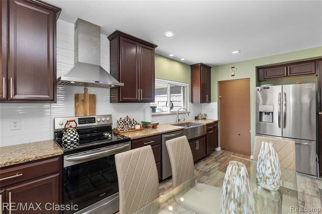 32417 Linderman Avenue, Warren, MI 48093