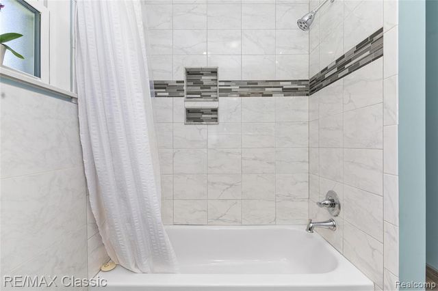 32417 Linderman Avenue, Warren, MI 48093