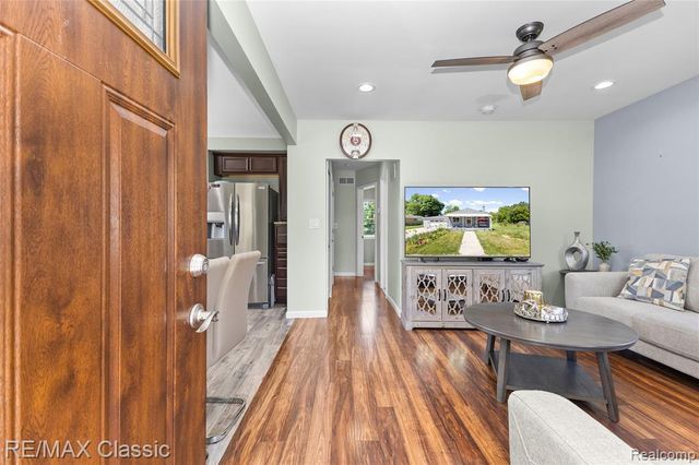 32417 Linderman Avenue, Warren, MI 48093