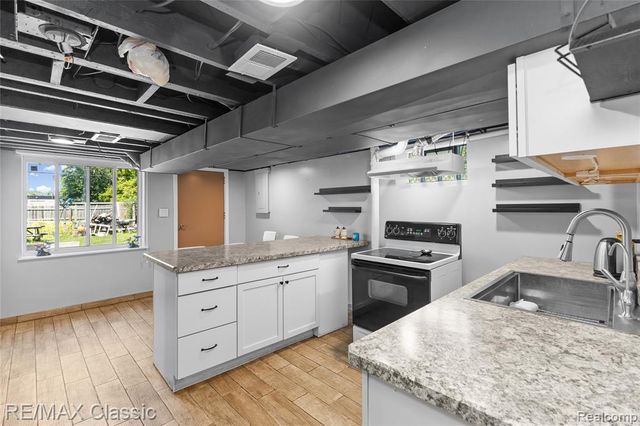 32417 Linderman Avenue, Warren, MI 48093