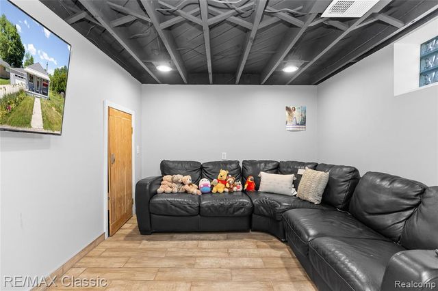 32417 Linderman Avenue, Warren, MI 48093