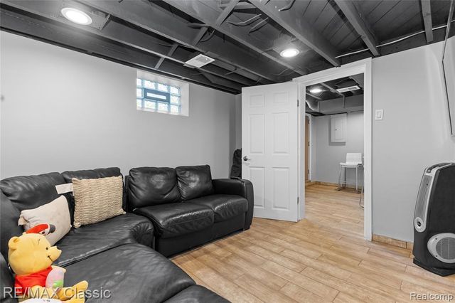 32417 Linderman Avenue, Warren, MI 48093
