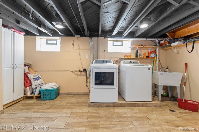 32417 Linderman Avenue, Warren, MI 48093
