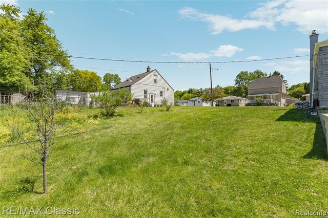 32417 Linderman Avenue, Warren, MI 48093