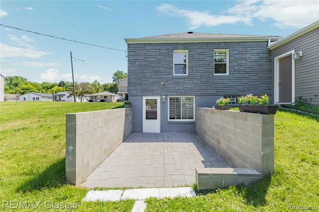 32417 Linderman Avenue, Warren, MI 48093