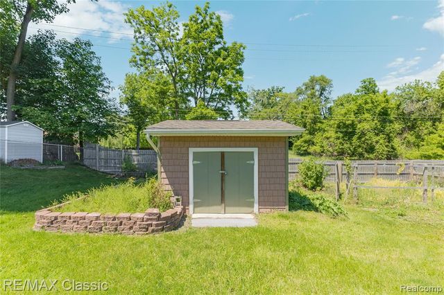 32417 Linderman Avenue, Warren, MI 48093