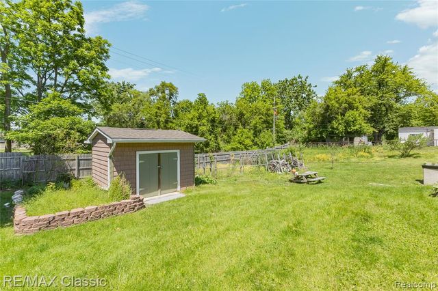 32417 Linderman Avenue, Warren, MI 48093