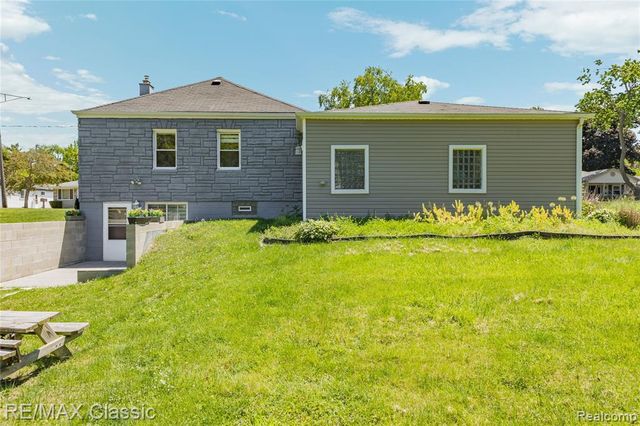 32417 Linderman Avenue, Warren, MI 48093