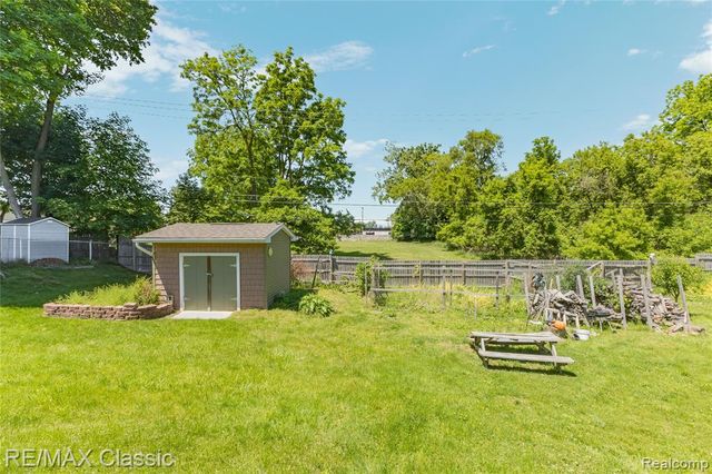 32417 Linderman Avenue, Warren, MI 48093