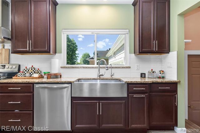 32417 Linderman Avenue, Warren, MI 48093