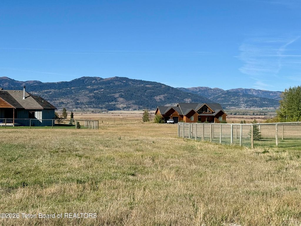 4942 CINDER CONE Drive, Victor, ID 83455 photo 2