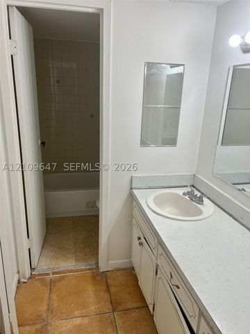1752 NW 55th Ave 102, Lauderhill, FL 33313