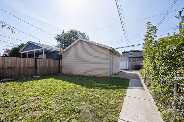 4847 W Hutchinson Street 2, Chicago, IL 60641