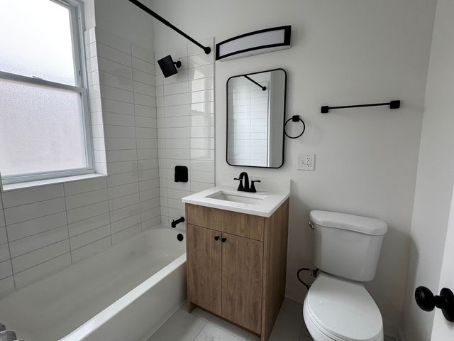 2156 W Arthur Avenue 1, Chicago, IL 60645