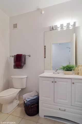 645 N KINGSBURY Street 2205, Chicago, IL 60610