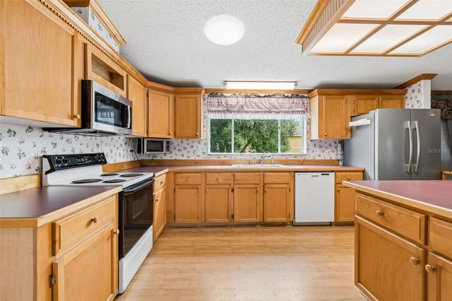 37647 NEWAL AVENUE, Zephyrhills, FL 33542