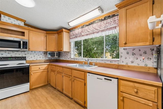 37647 NEWAL AVENUE, Zephyrhills, FL 33542