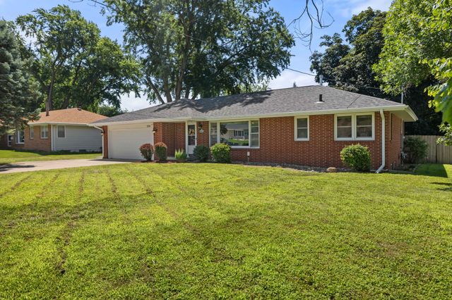 7260 Sunrise Boulevard, Windsor Heights, IA 50324