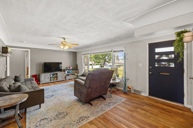 7260 Sunrise Boulevard, Windsor Heights, IA 50324