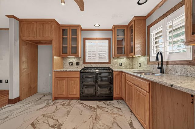 2210 Lazybrook Drive, Houston, TX 77008