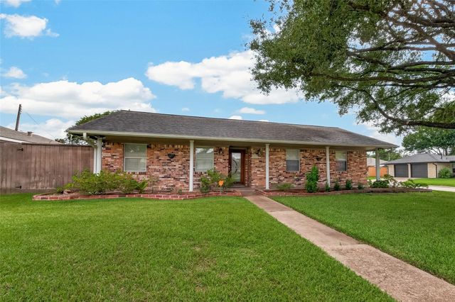 2210 Lazybrook Drive, Houston, TX 77008