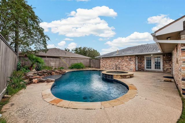 2210 Lazybrook Drive, Houston, TX 77008