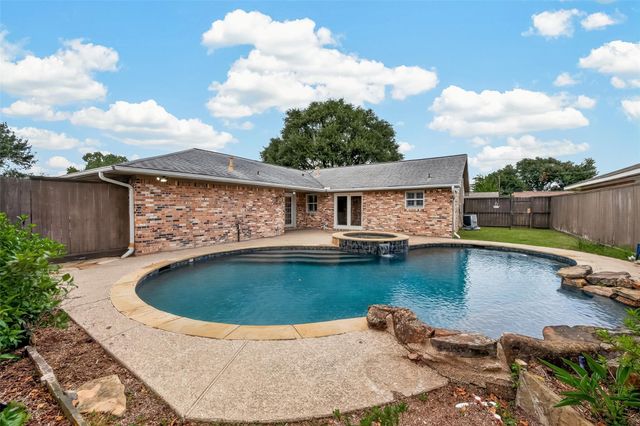 2210 Lazybrook Drive, Houston, TX 77008