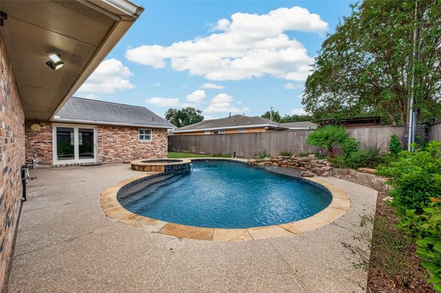 2210 Lazybrook Drive, Houston, TX 77008