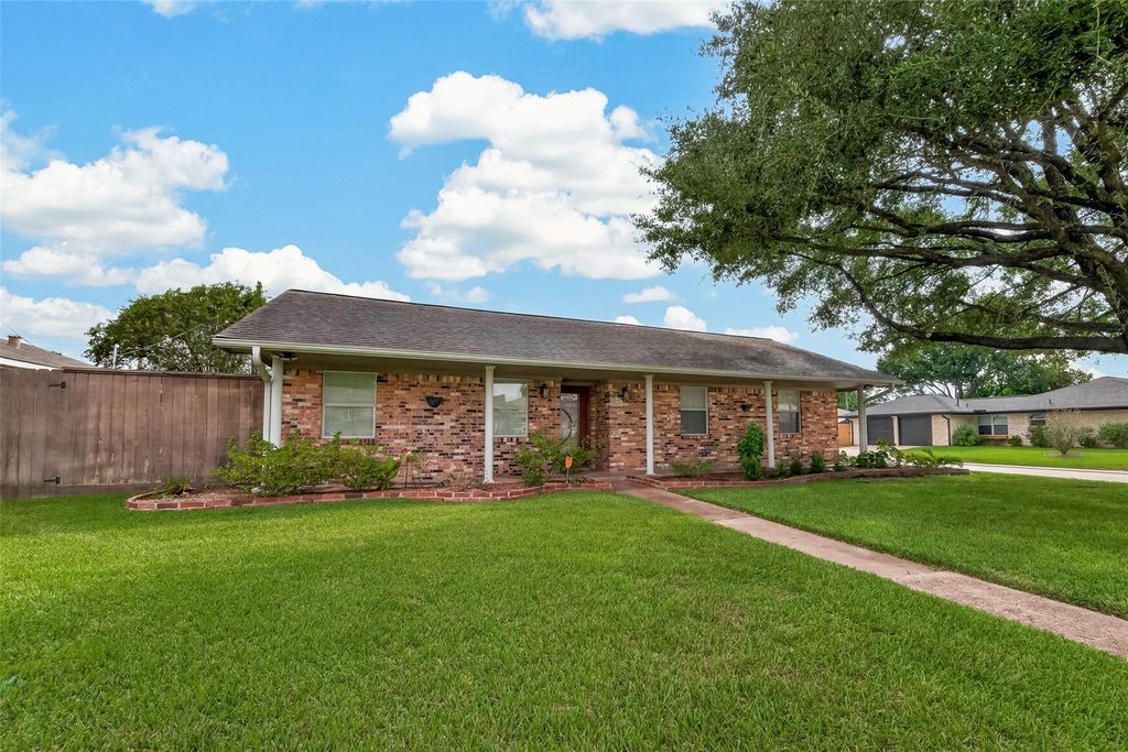 2210 Lazybrook Drive, Houston, TX 77008