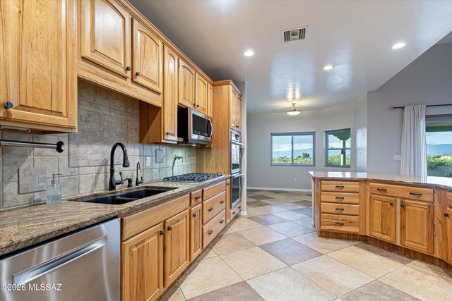 282 N Suntan Drive, Vail, AZ 85641