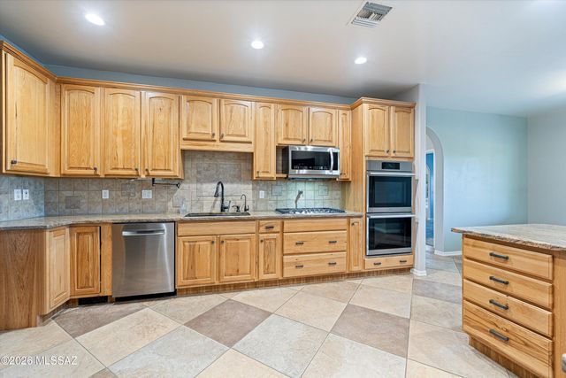 282 N Suntan Drive, Vail, AZ 85641
