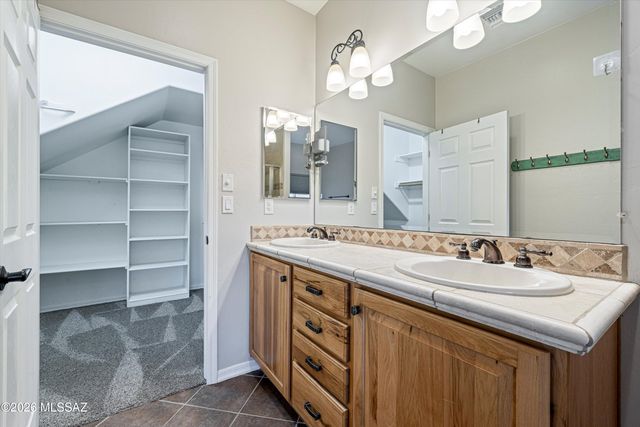 282 N Suntan Drive, Vail, AZ 85641