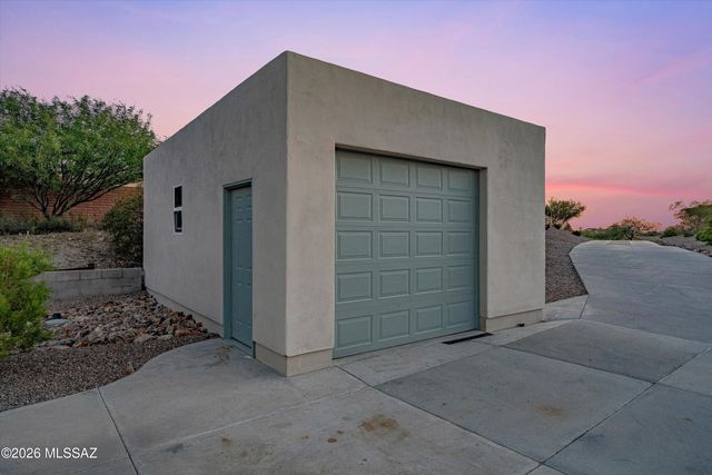 282 N Suntan Drive, Vail, AZ 85641