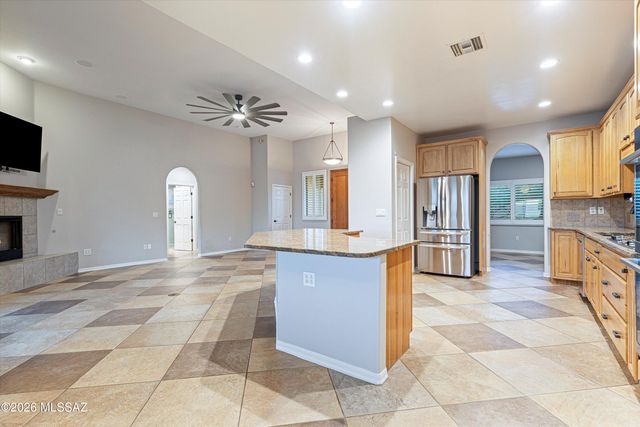 282 N Suntan Drive, Vail, AZ 85641
