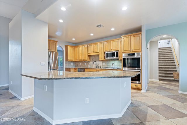 282 N Suntan Drive, Vail, AZ 85641