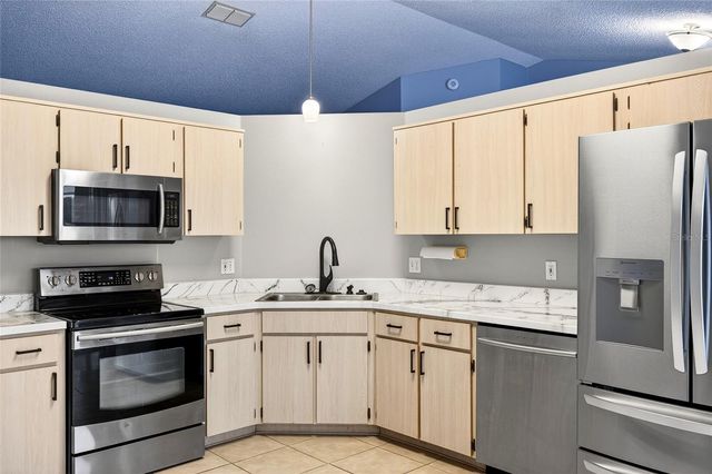 216 ROBBINS REST CIRCLE, Davenport, FL 33896